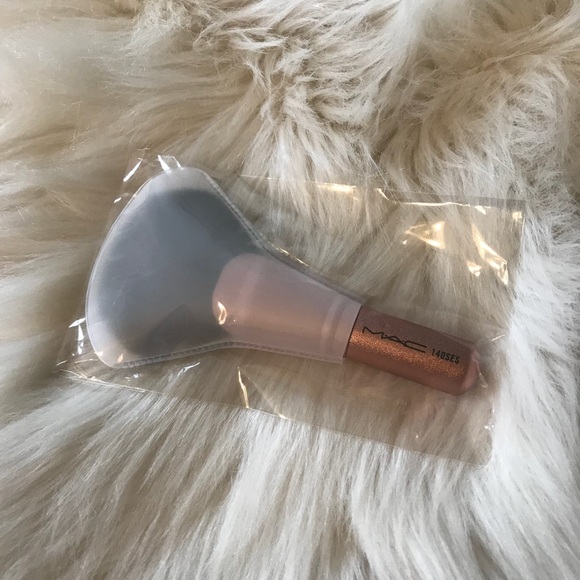 ✨HOST PICK✨ Mac Snow Ball GOLD Face Bag - Picture 5 of 5